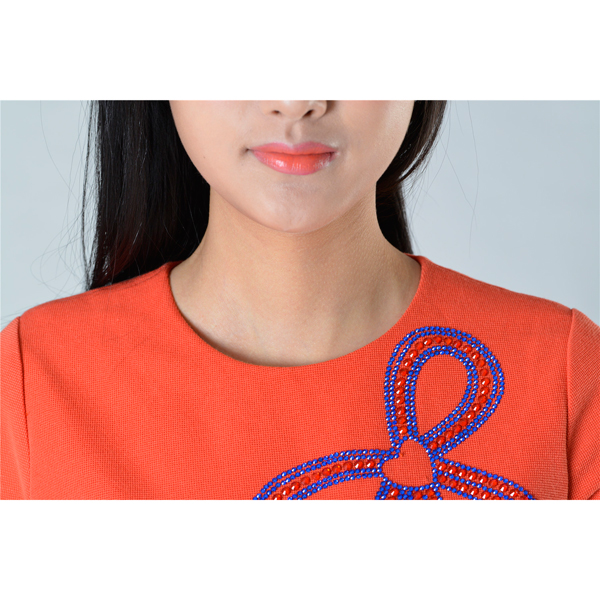 SY005漏空燙鉆連衣裙細(xì)節(jié)圖 SY005漏空燙鉆連衣裙細(xì)節(jié)圖