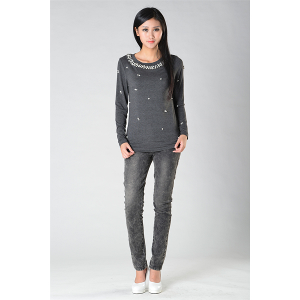 SY011針織長(zhǎng)袖訂珠上衣正面效果 SY011針織長(zhǎng)袖訂珠上衣正面效果