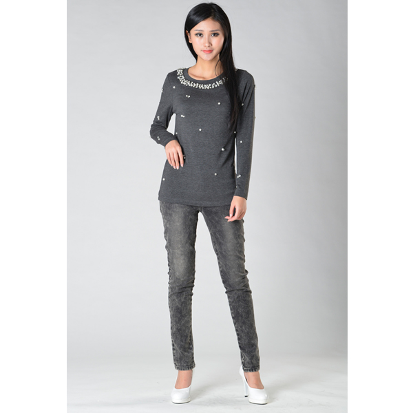 SY011針織長(zhǎng)袖訂珠上衣正面效果 SY011針織長(zhǎng)袖訂珠上衣正面效果