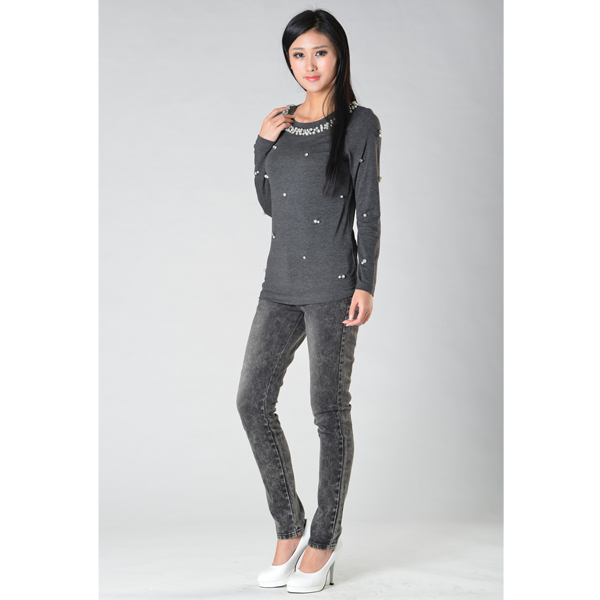 SY011針織長(zhǎng)袖訂珠上衣側(cè)面效果 SY011針織長(zhǎng)袖訂珠上衣側(cè)面效果