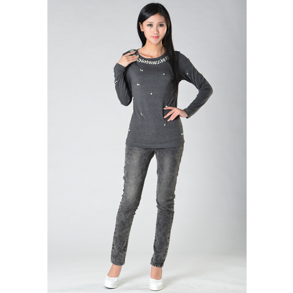 SY011針織長(zhǎng)袖訂珠上衣正面效果 SY011針織長(zhǎng)袖訂珠上衣正面效果