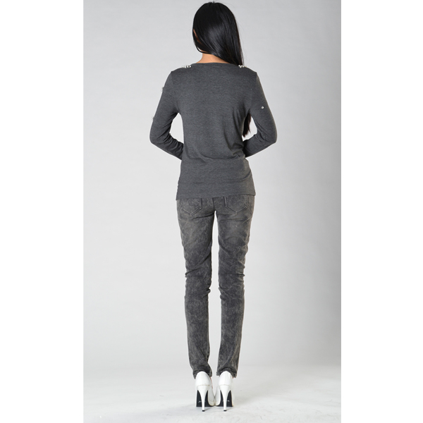 SY011針織長(zhǎng)袖訂珠上衣背面效果 SY011針織長(zhǎng)袖訂珠上衣背面效果