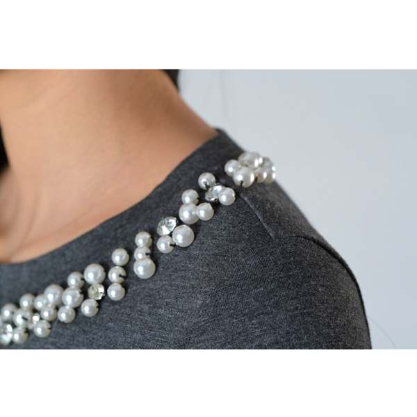 SY011針織長(zhǎng)袖訂珠上衣細(xì)節(jié)圖 SY011針織長(zhǎng)袖訂珠上衣細(xì)節(jié)圖